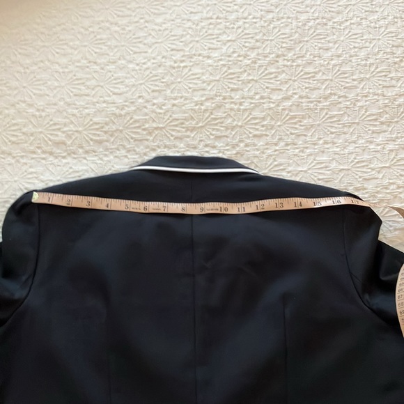 Fabulous black blazer w/white piping and B&W striped lining & fabulous detail. - Picture 14 of 16